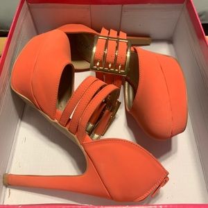 Coral Nubuck platform heel